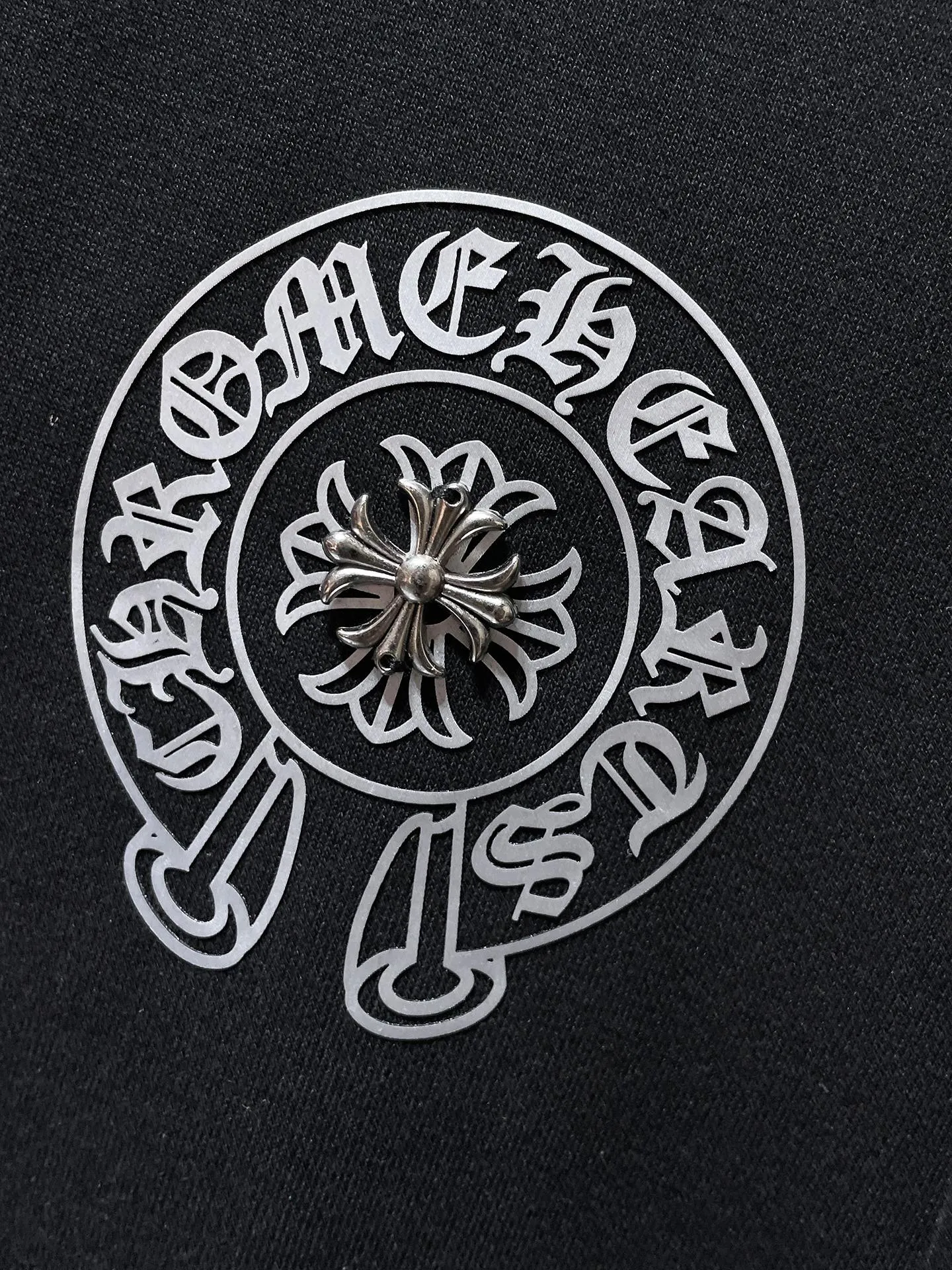 P246 Chrome Hearts Autumn and Winter 2025 New products are available at the counter at the same time. High-weight, environmentally friendly and high-quality top-quality fabrics. Chrome Hearts Sanskrit cross-engraved film, hot diamonds, hand-buttoned hoodies, counters at the same time. Re-engraved version 1:1. Recommended color: black, white. Size: S, M, L, XL.